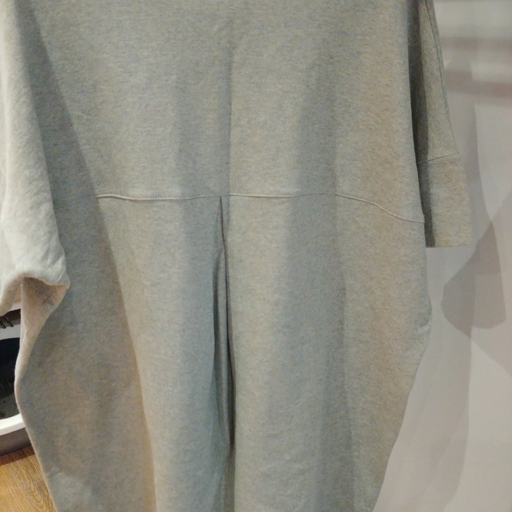 Advika slouchy short grey shirt - Picture 6 of 7